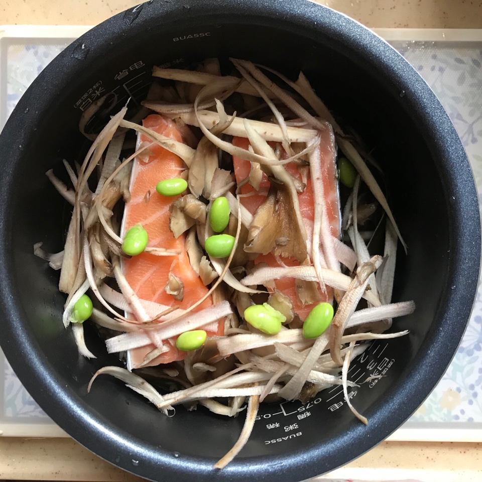 #昨日的美食# S01E01-1.牛蒡舞菇焖饭