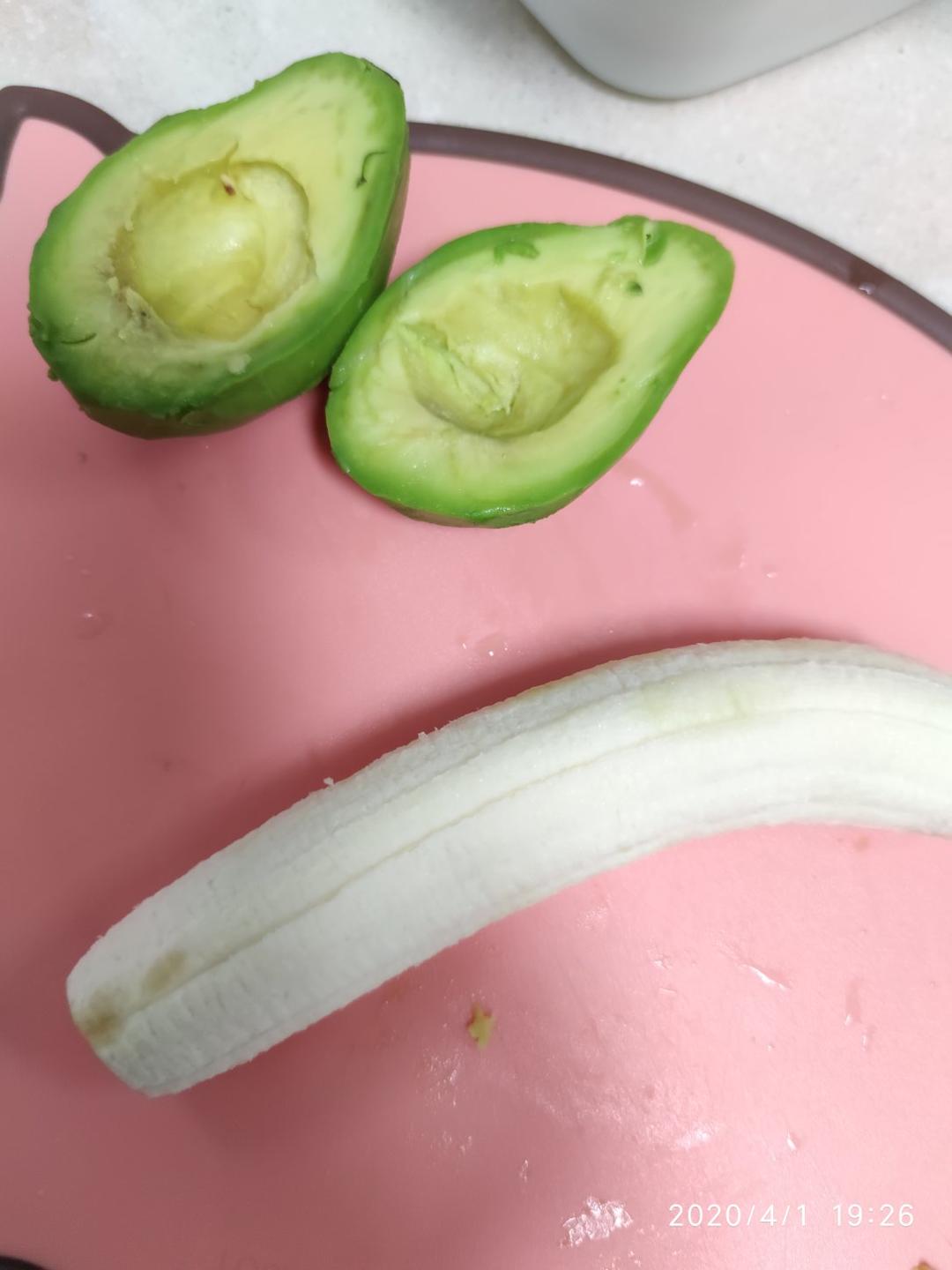六个月嘟宝辅食-牛油果苹果香蕉泥（宝宝便秘吃这个有效哦）