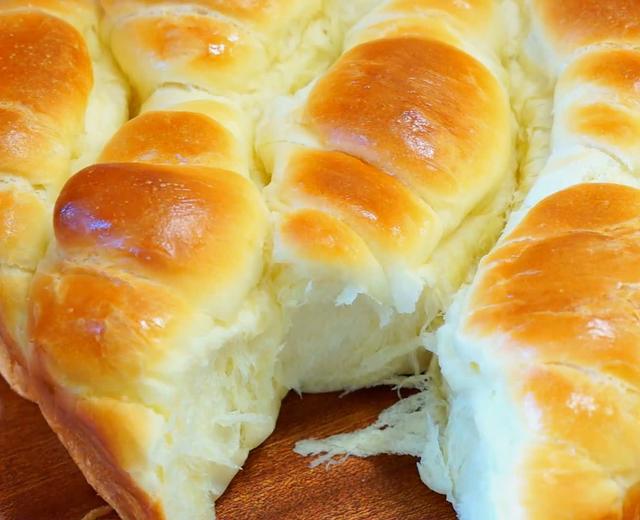 免揉膜的牛奶面包卷，没有厨师机也可以轻松做面包