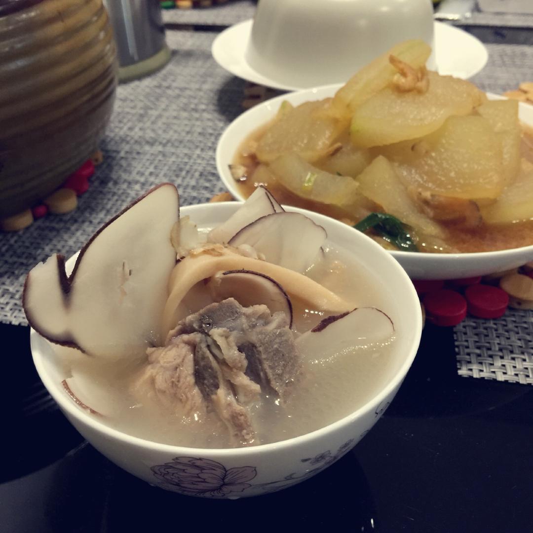 花旗参海底椰响螺片汤