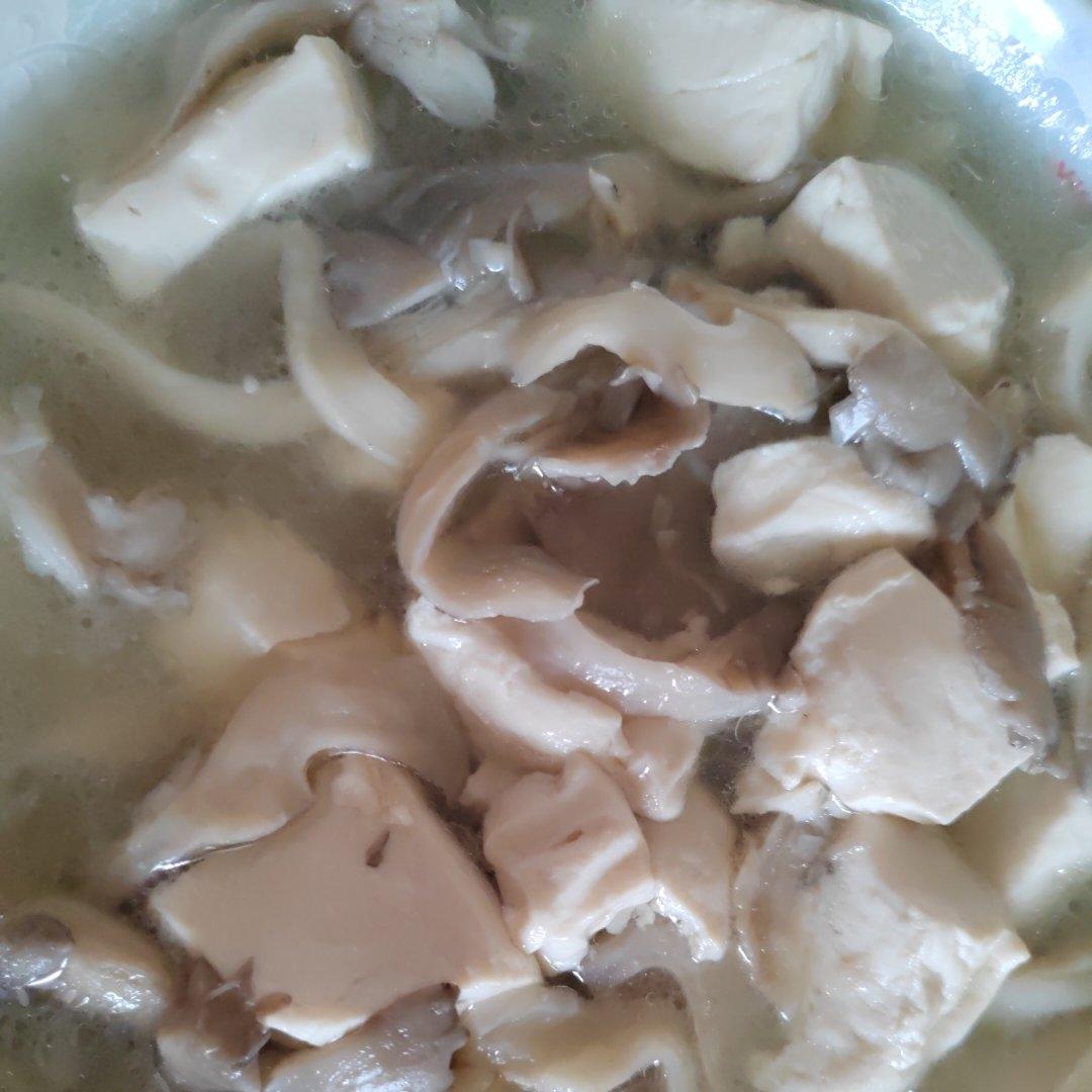 平菇豆腐汤