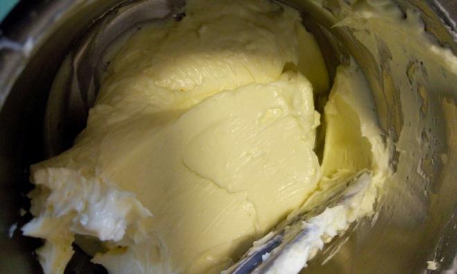 意式蛋白奶油霜的做法