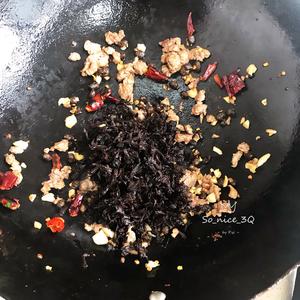 梅干菜肉末烧豆角的做法 步骤7