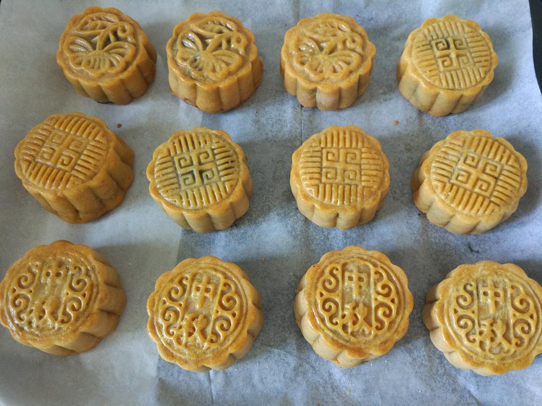 广式月饼—蛋黄莲蓉月饼