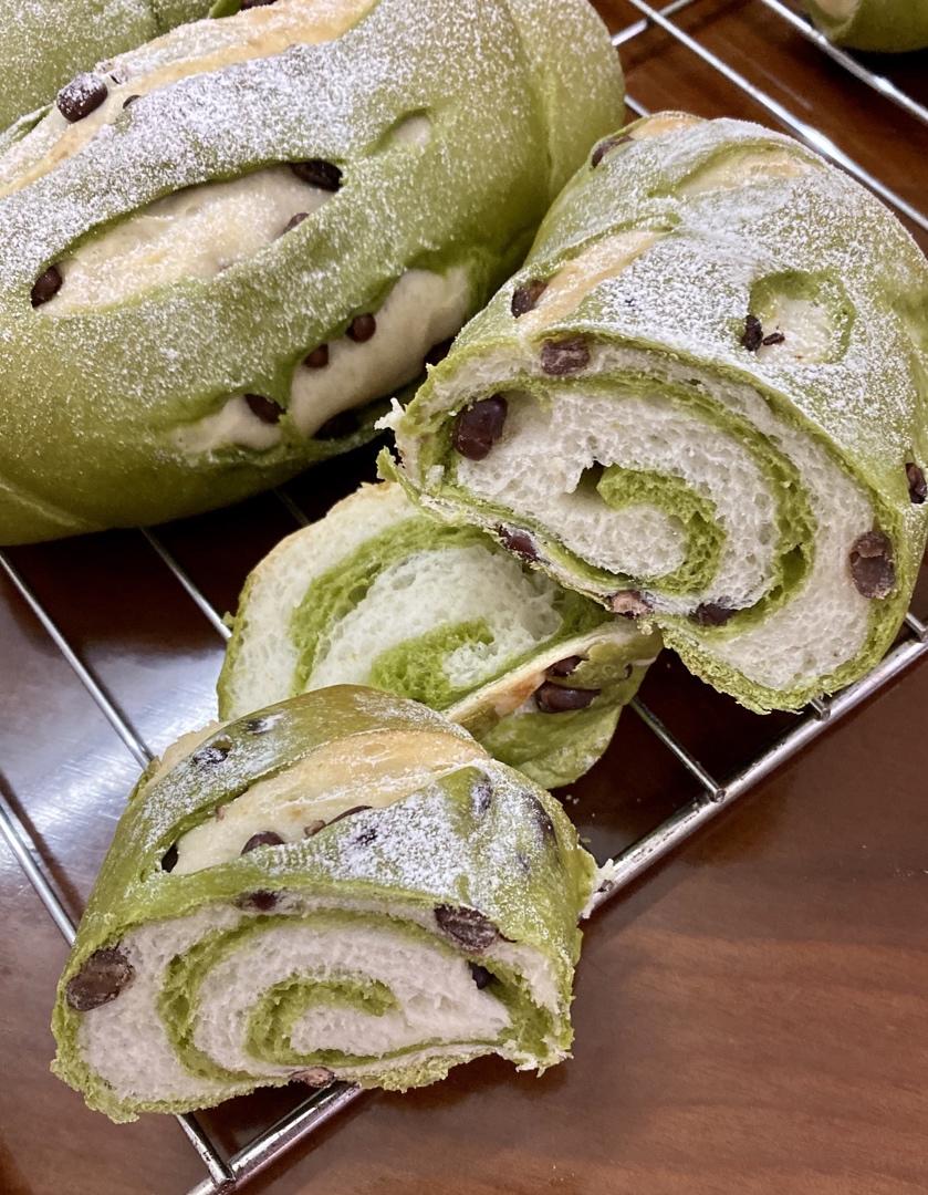 抹茶双色哈斯面包，红豆欧包