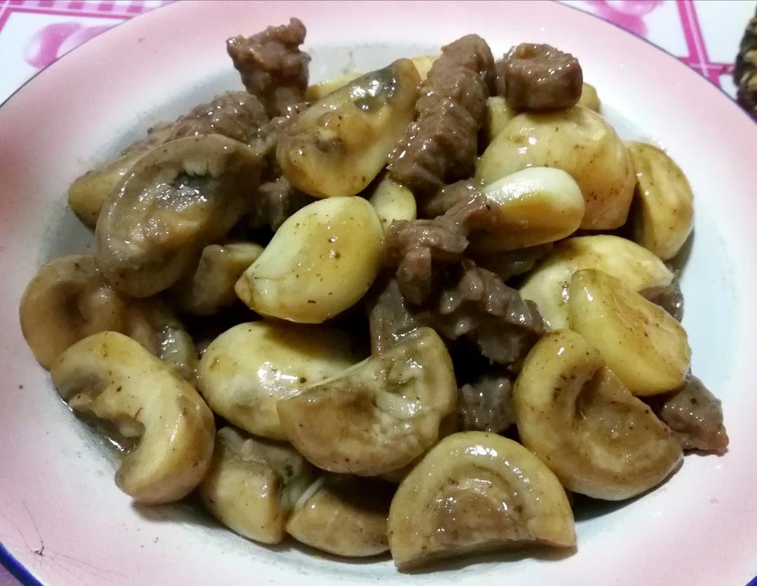 口蘑蒜子牛肉粒