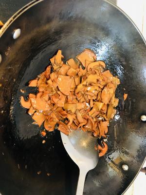 简单好吃的牛肝菌焖饭的做法 步骤3