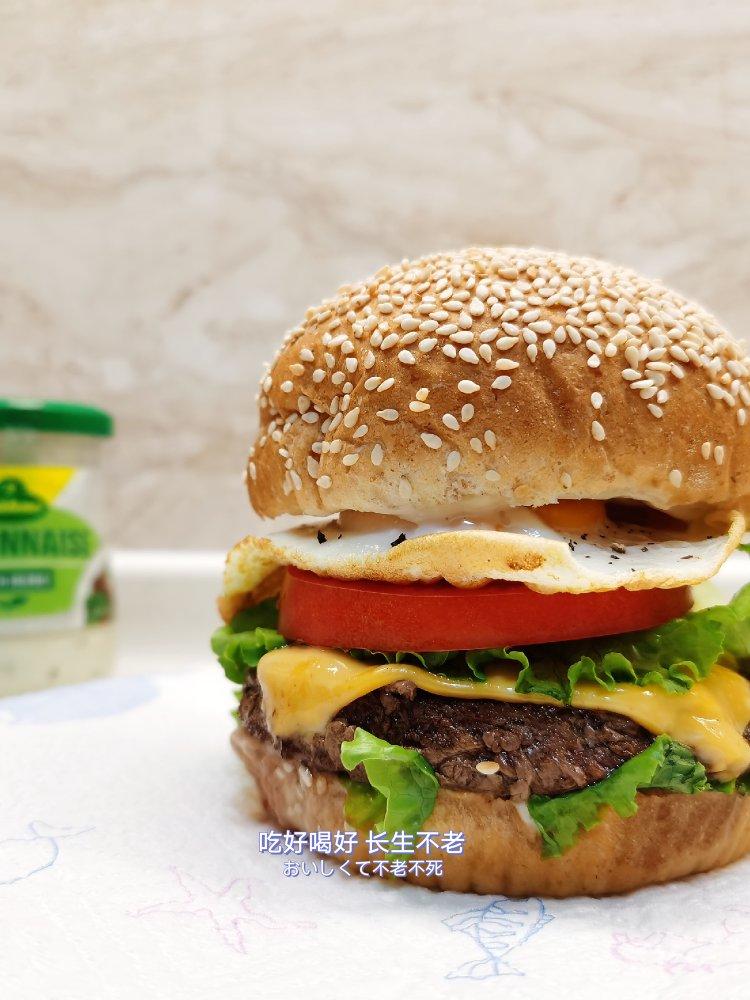 全麦牛肉汉堡