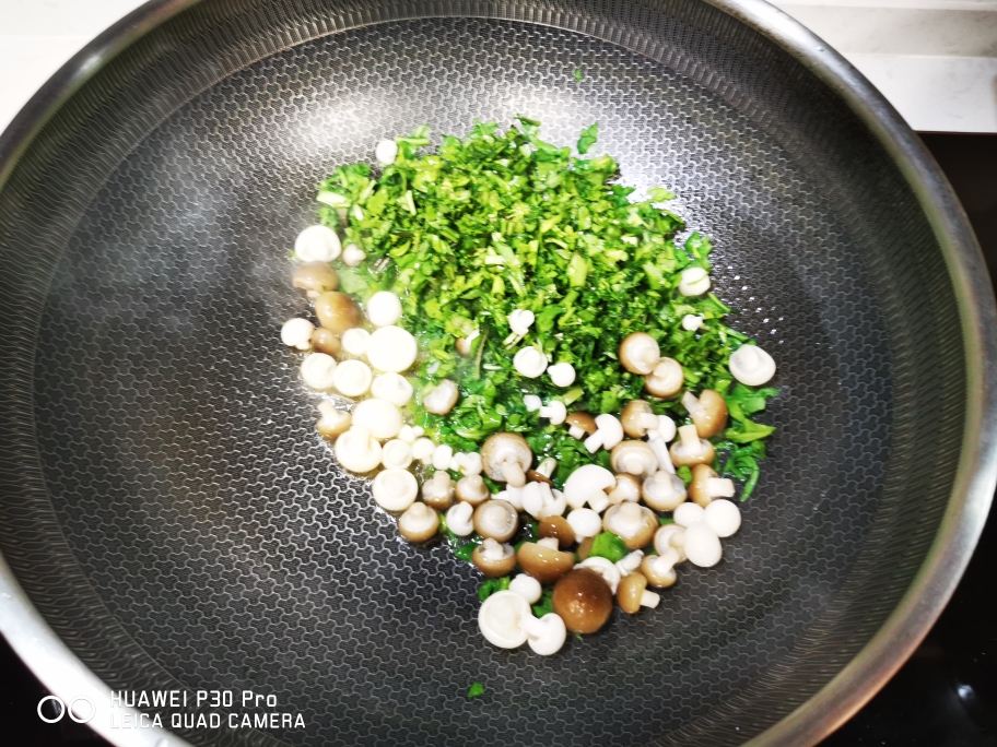 荠菜双菇烩虾仁（漂亮配色，孩子爱吃）的做法 步骤5