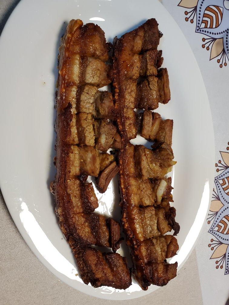 口水流一地的香酥脆皮烤五花肉😏