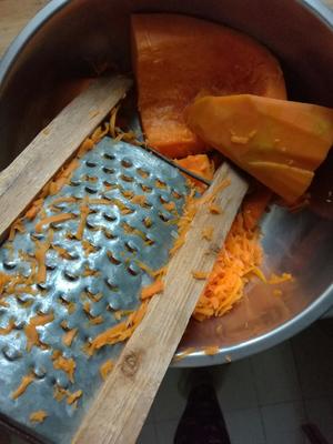 小米南瓜红枣粥的做法 步骤2