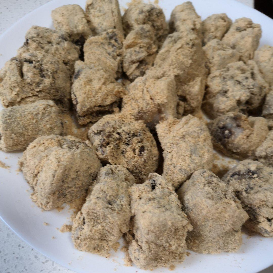 此配方做出的驴打滚无比软糯，放一天还是软的