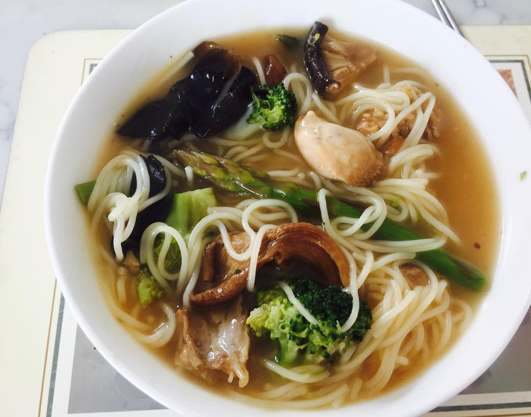 香浓香菇鸡肉面