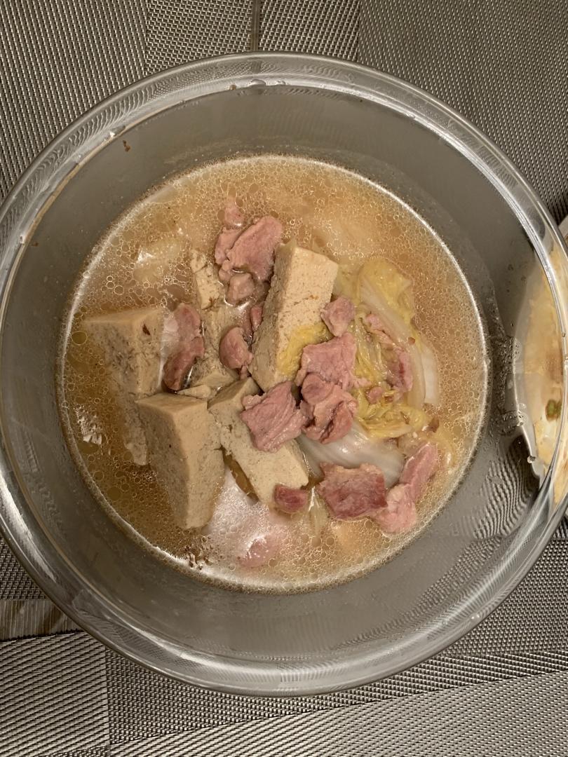 冻豆腐白菜炖五花肉