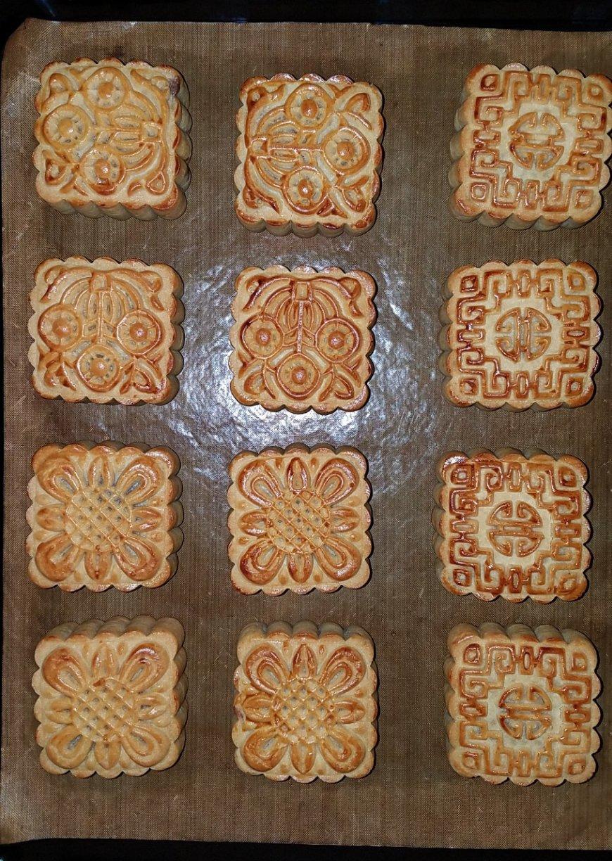 广式月饼—蛋黄莲蓉月饼