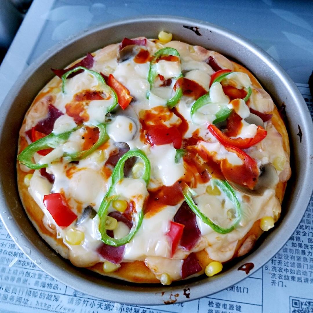 薄饼脆皮火腿pizza