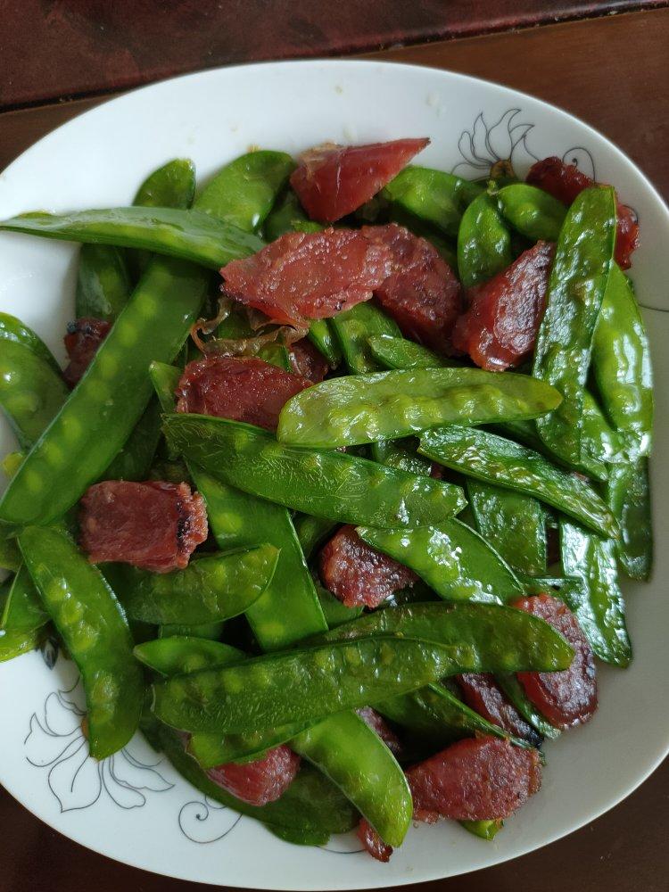 腊肠炒荷兰豆