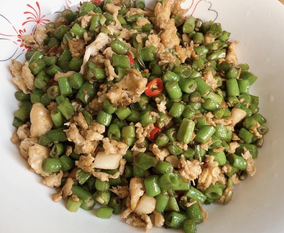 超级下饭的豆角炒鸡蛋来啦！的做法