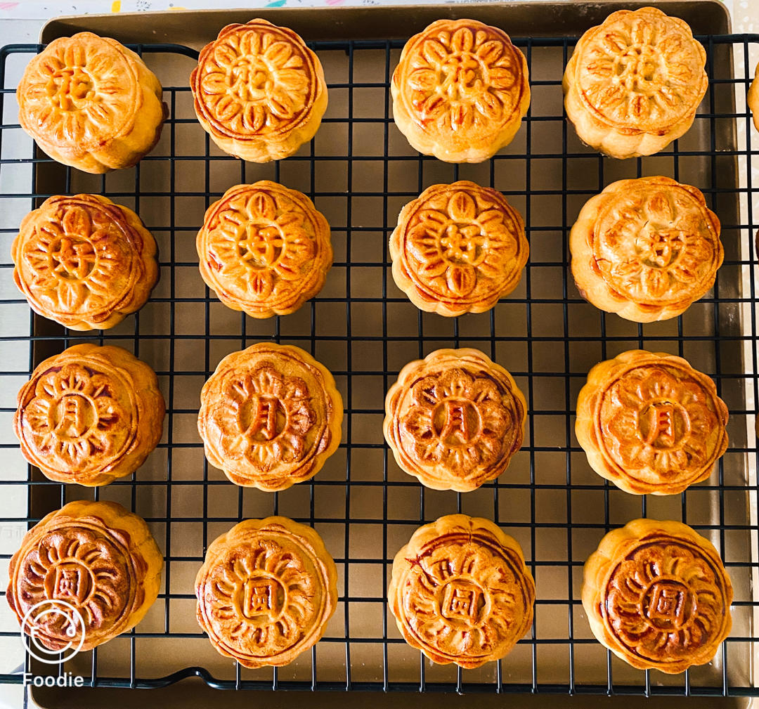 广式月饼—蛋黄莲蓉月饼