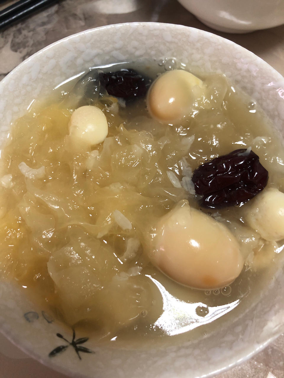 红枣银耳莲子羹（有出胶质、出胶，懒人的电压力锅版）