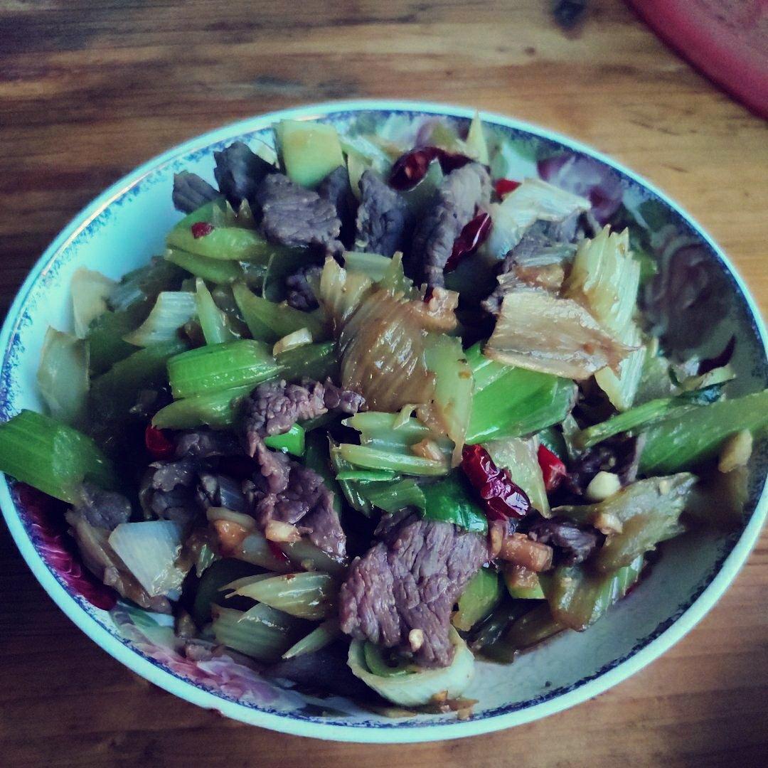 芹菜炒牛肉