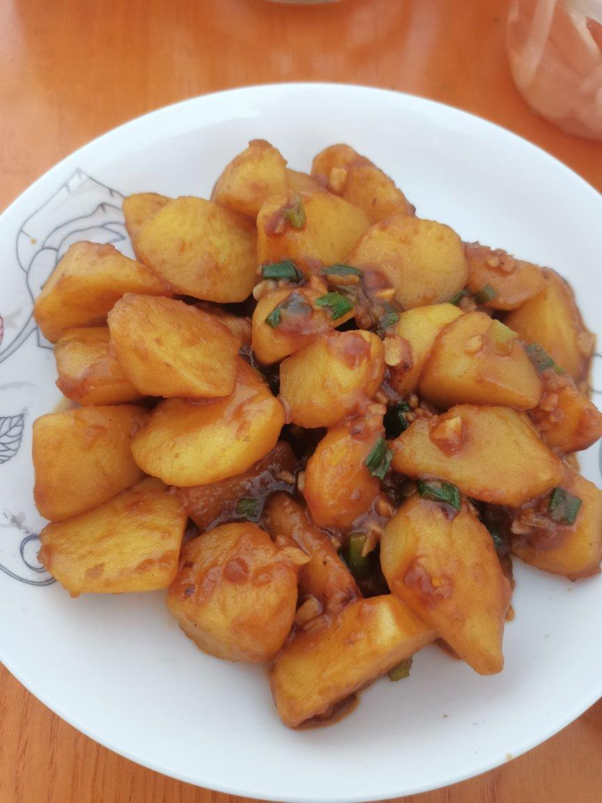 🔥巨下饭，软糯入味！比肉还好吃的红烧土豆