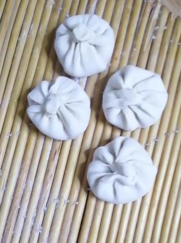 猪肉芹菜香菇馅饺子