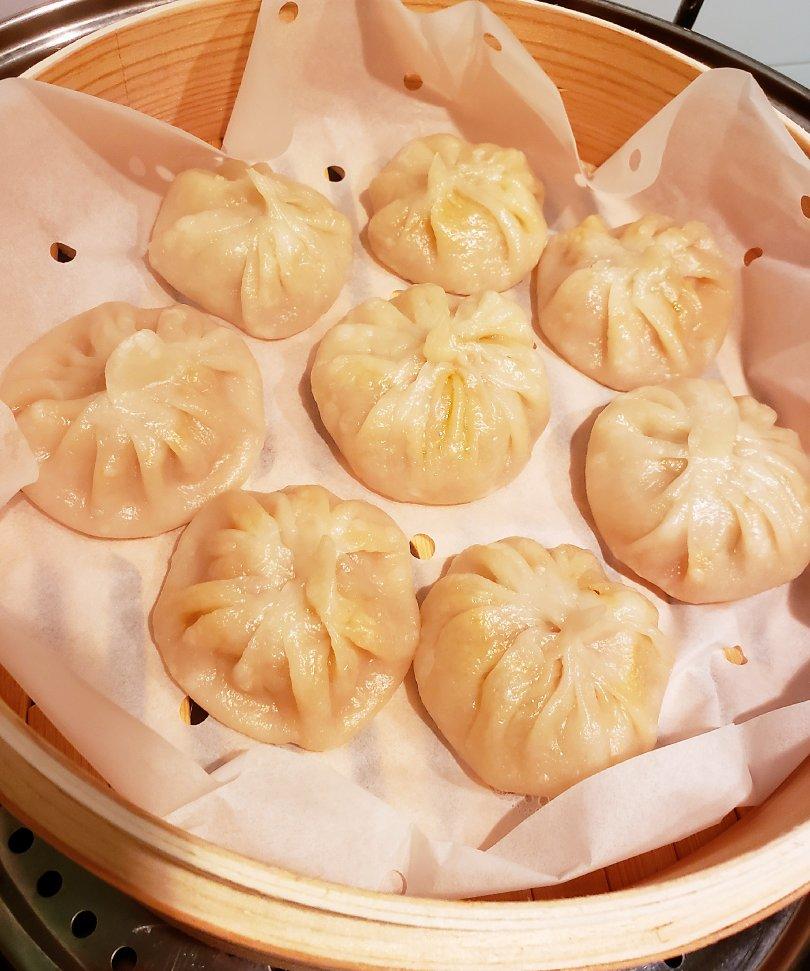 悦纳自己悦悦妈做的蟹黄汤包