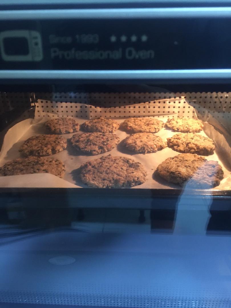 素食:有机燕麦芝麻大饼干