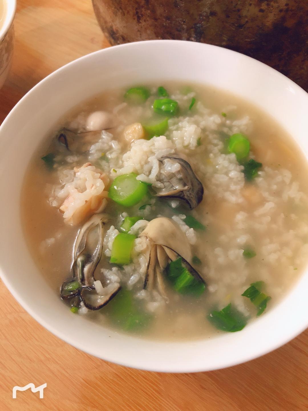 生蚝鱿鱼海鲜粥