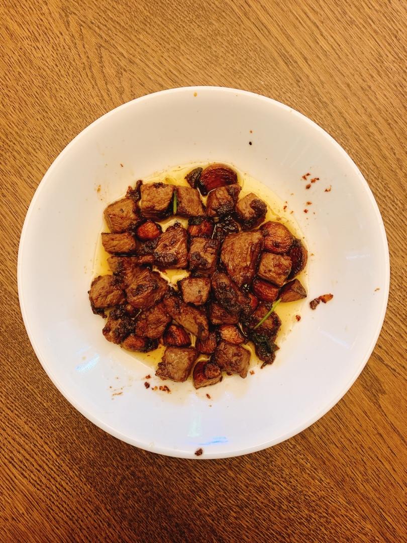 黑蒜子牛肉粒