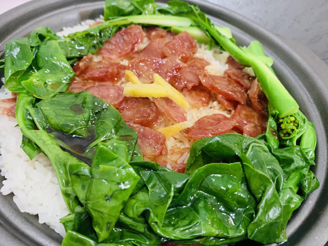 广式腊味煲仔饭