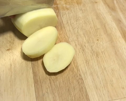 秋葵牛肉丁土豆泥的做法 步骤2