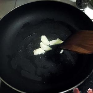 清炖泥鳅汤的做法 步骤2