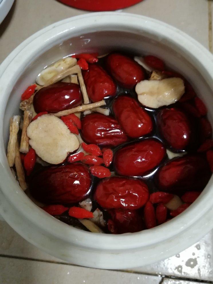 药膳瘦肉汤炖盅