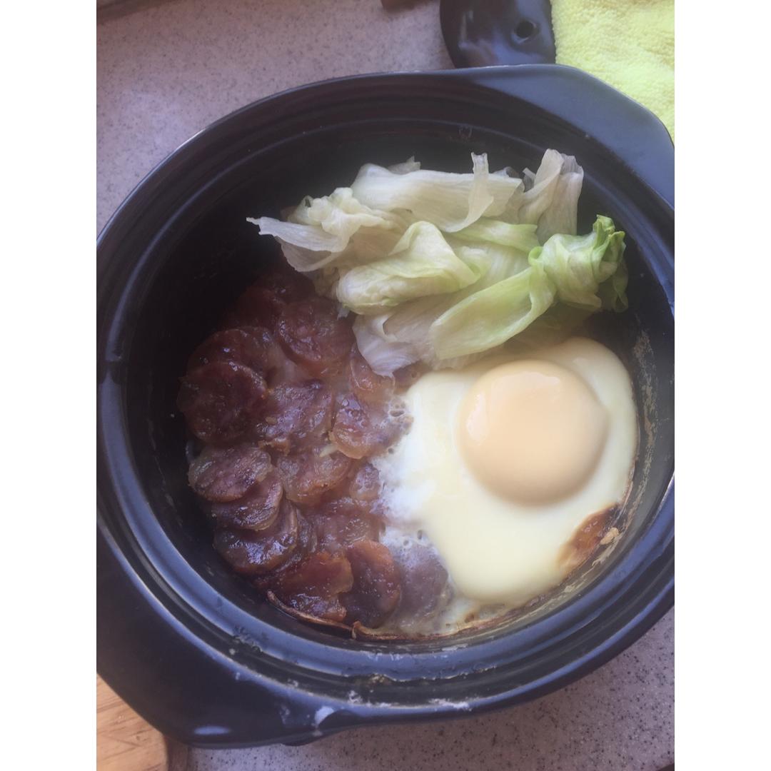 广式腊味煲仔饭