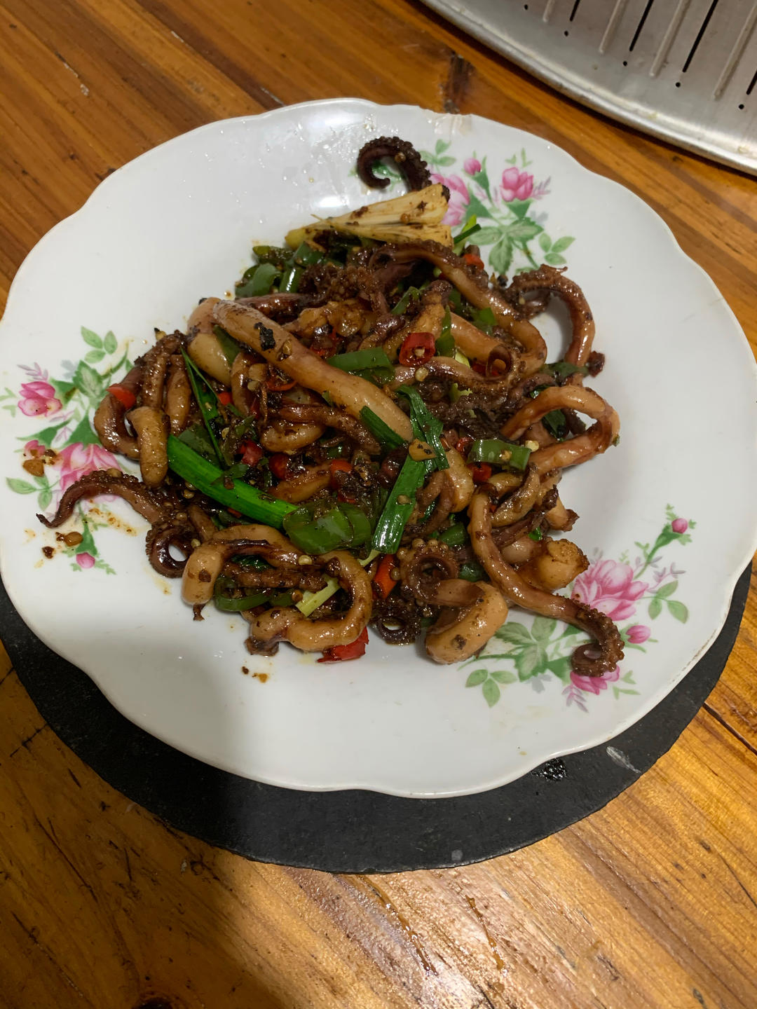 爆炒鱿鱼须，加上这一步，可以与铁板鱿鱼媲美