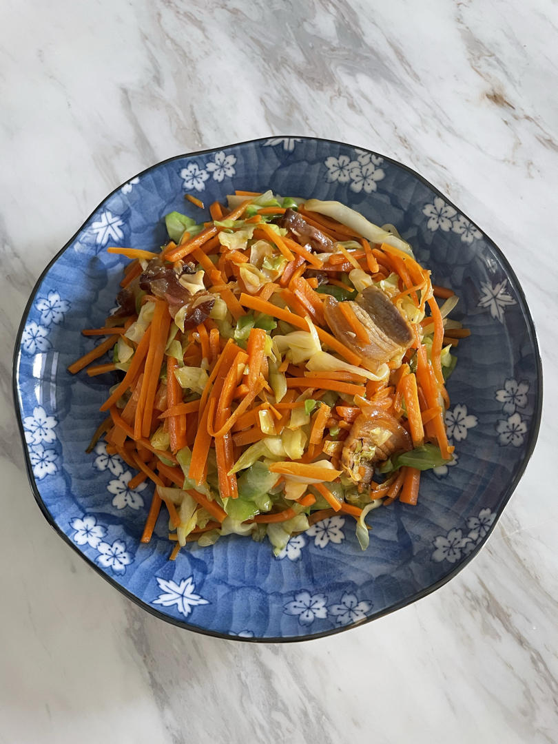 快手素炒圆白菜胡萝卜丝