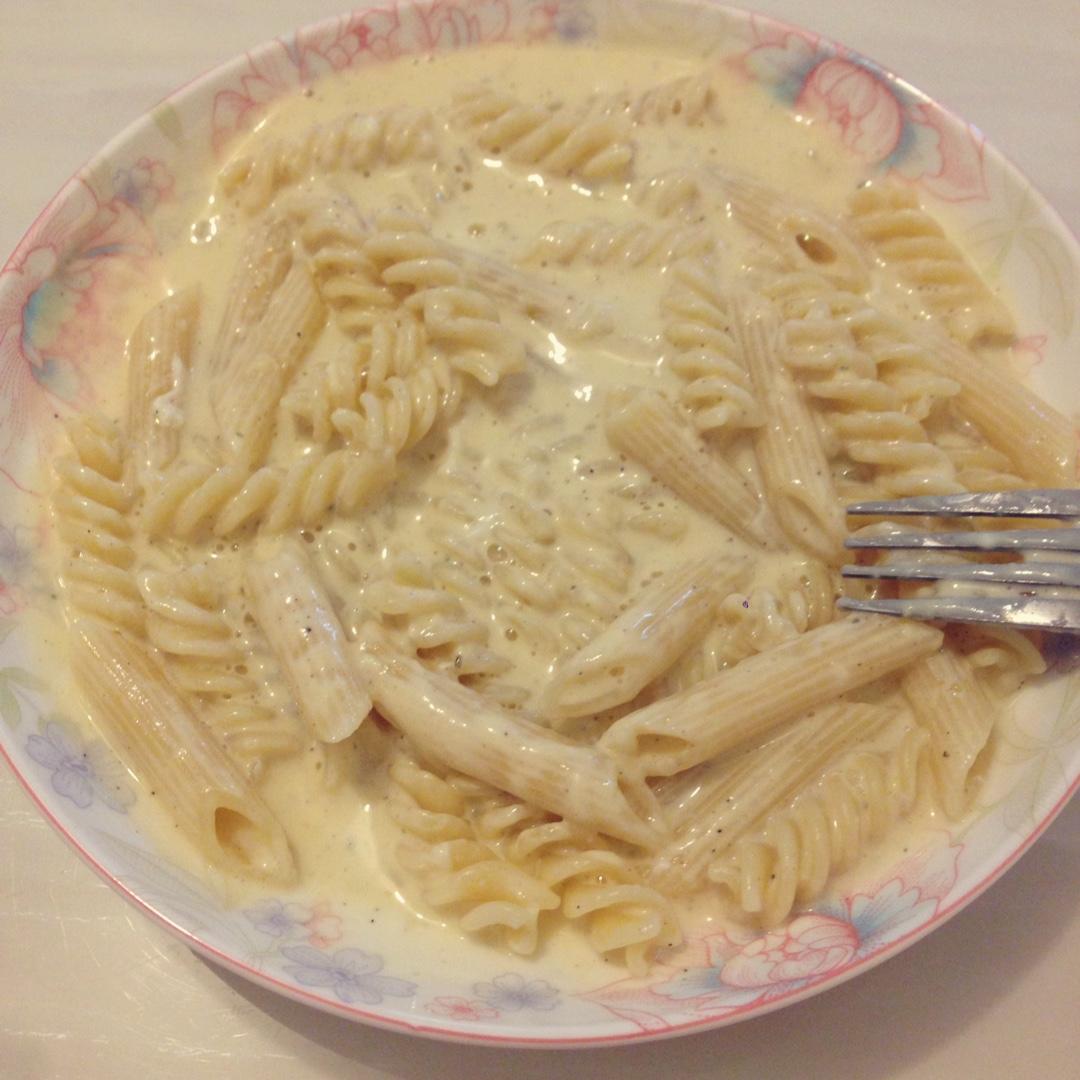 超简单的奶汁培根意面Carbonara