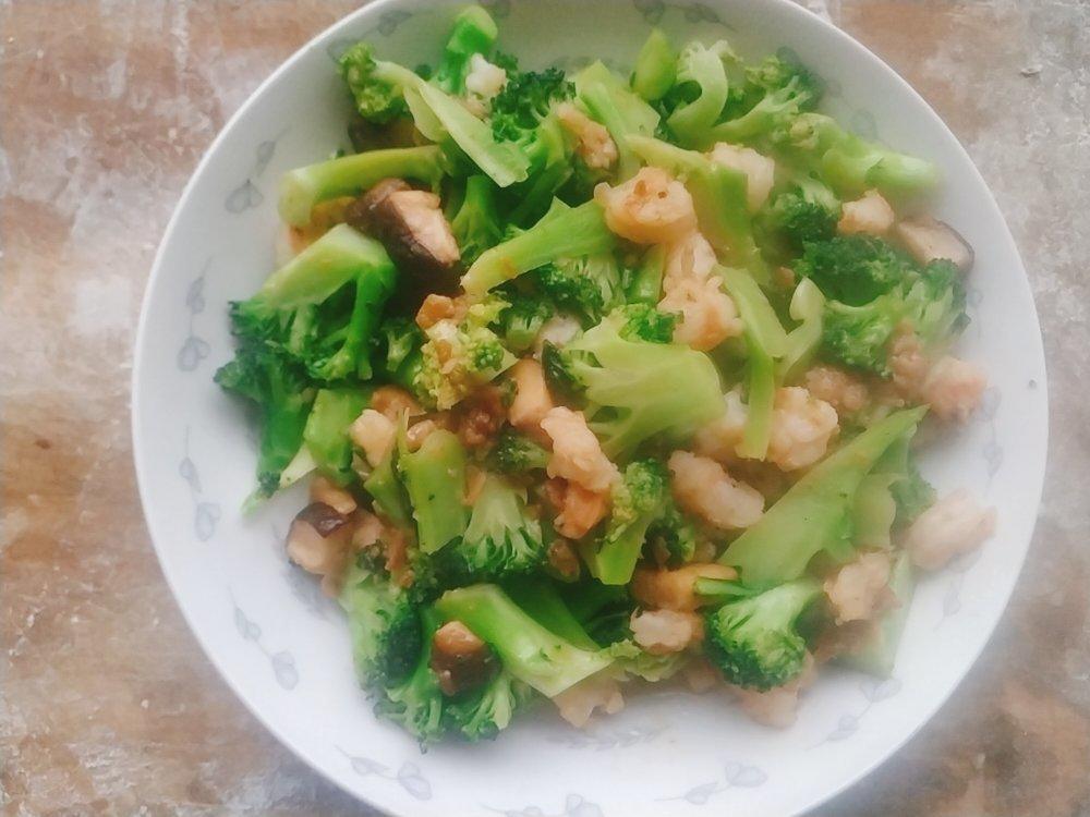 一次一盘不够吃‼️吃不胖的西兰花菌菇炒虾仁