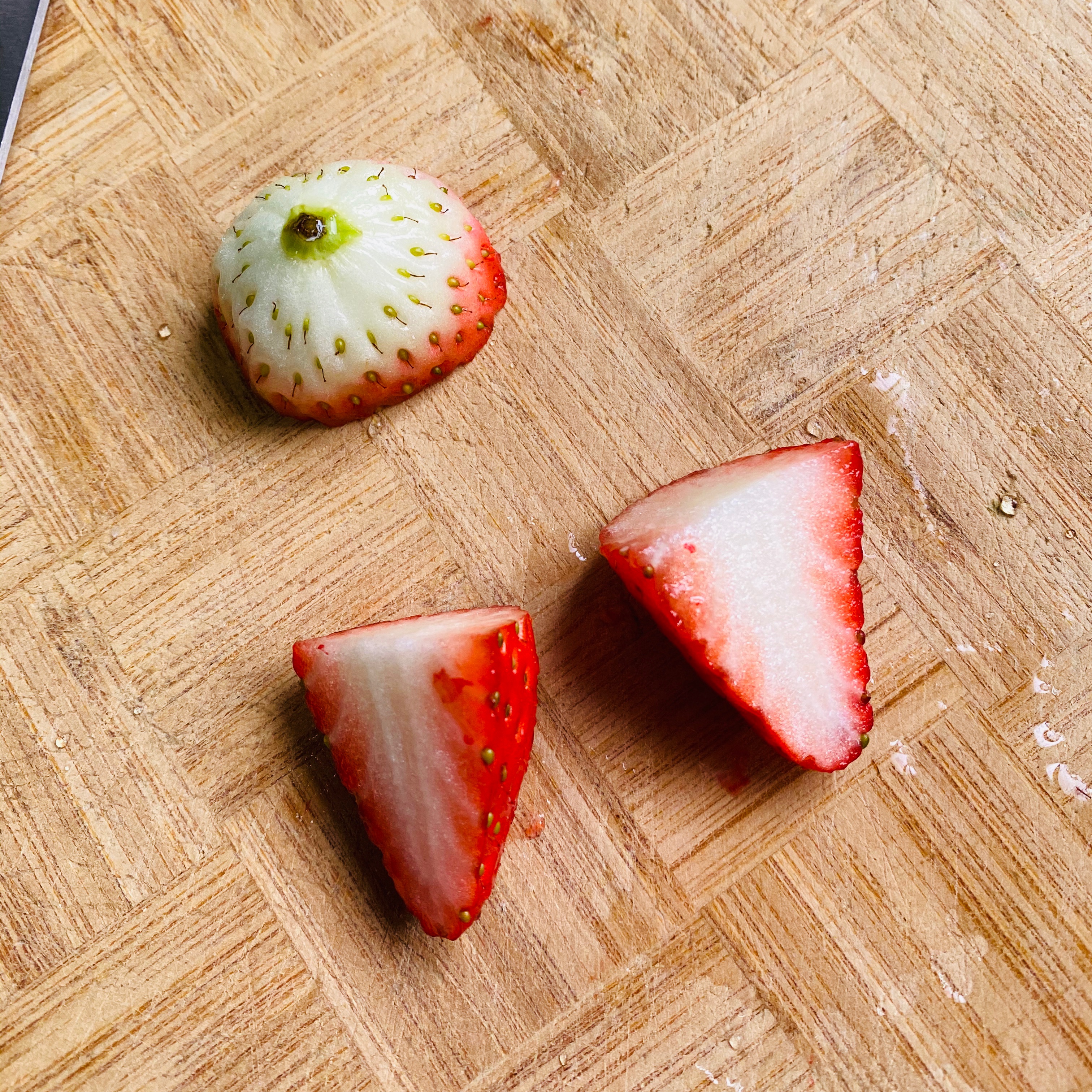冬天的第一颗草莓🍓圣诞款🎄草莓大泡芙✨妥妥哒颜值美味 😋快来艾特你的大猪蹄子吧🙈的做法 步骤27