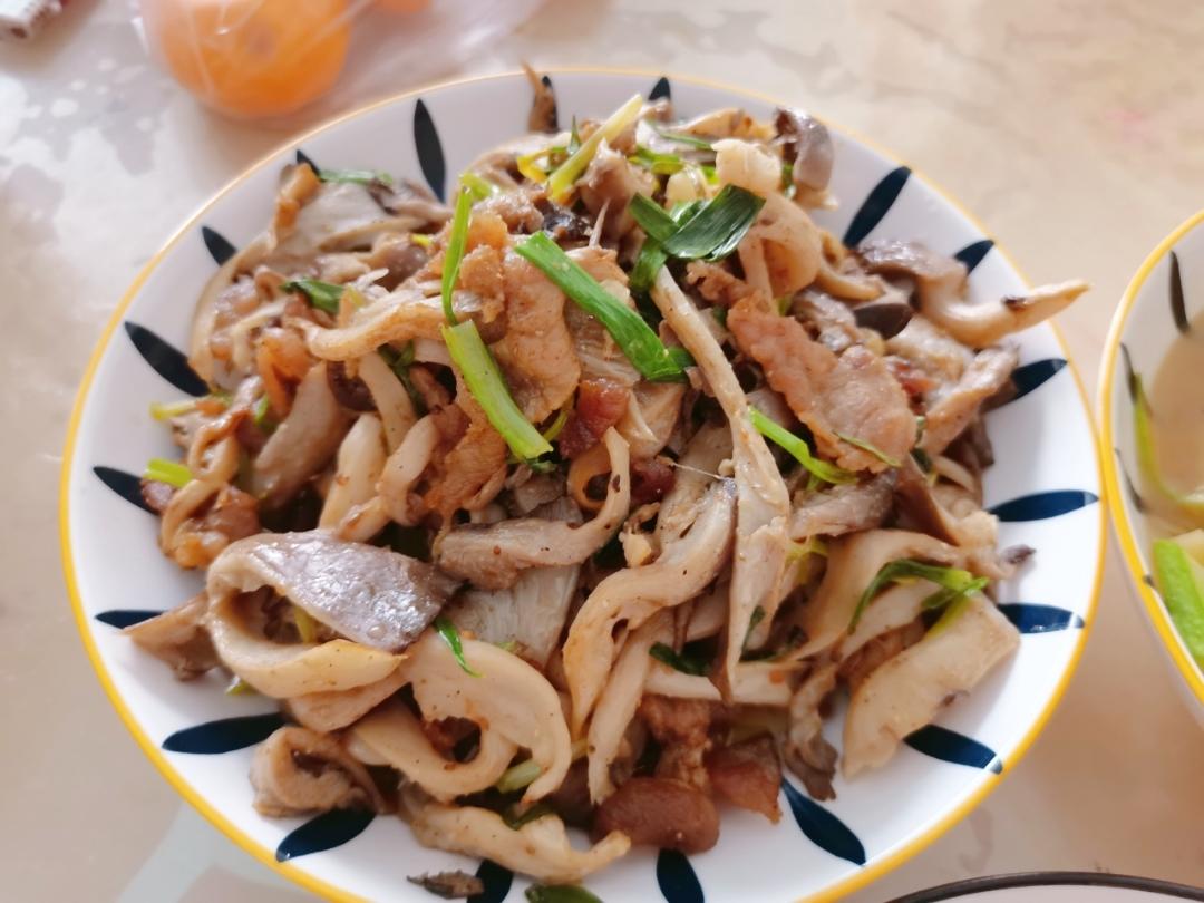 平菇炒肉片
