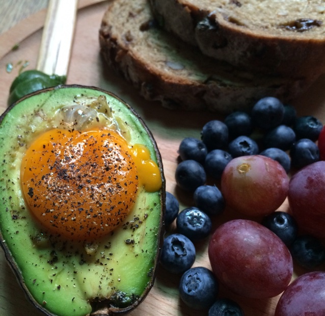 牛油果烤鸡蛋