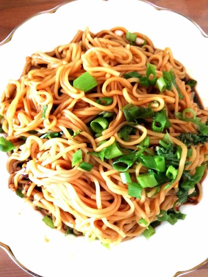 10分钟搞定的一碗葱油拌面