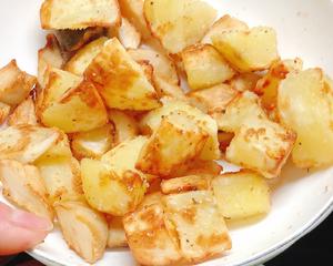 空气炸锅土豆块和杏鲍菇-少油健康味道棒的做法 步骤3