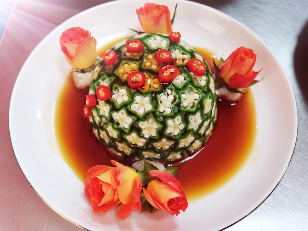 这绝对是秋葵颜值最高的做法，好看又好吃，端上桌最先光盘