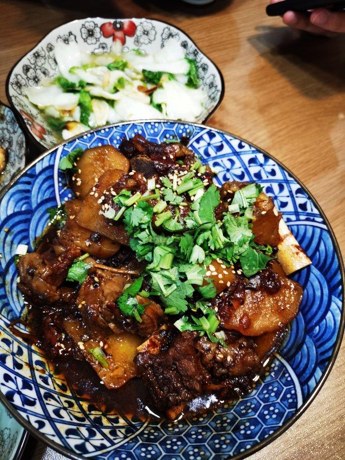 牛肋排炖胡萝卜土豆蕃茄