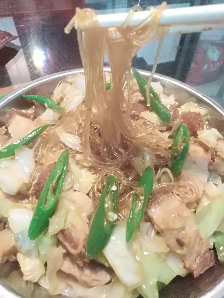 看似普通却超级下饭的圆白菜炒粉丝