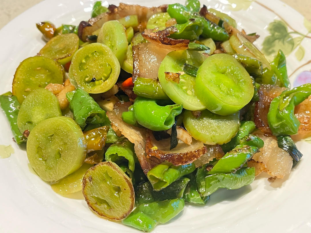 青番茄炒腊肉 毫无难度但好吃 超级下饭菜