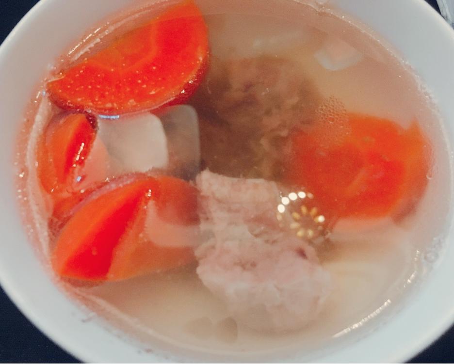 清甜胡萝卜玉米排骨汤
